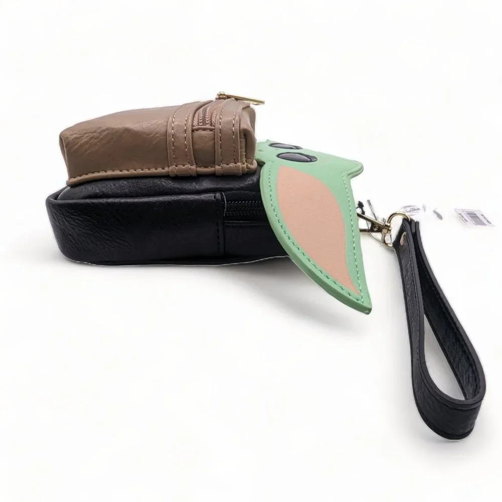 Disney Parks The Child Mandalorian Baby Yoda Star Wars Loungefly Wristlet Bag